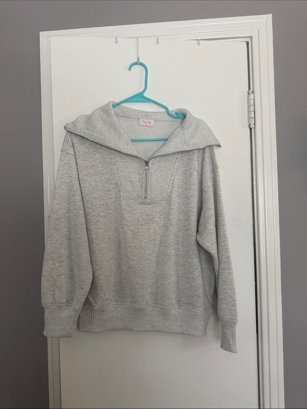 NWOT WOMENS PINK LILY SWEATSHIRT